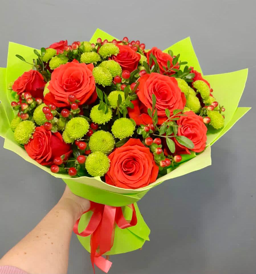 Букет цветов из: Хризантемы и Розы в Волжском Самарской области