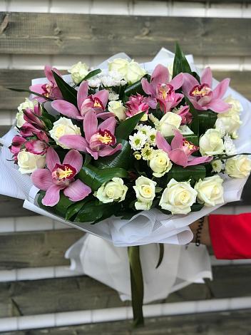 Букет цветов из: Розы и Хризантемы в Волжском Самарской области