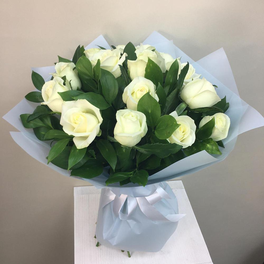 Букет 15 Белых роз Проуд в Волжском Самарской области