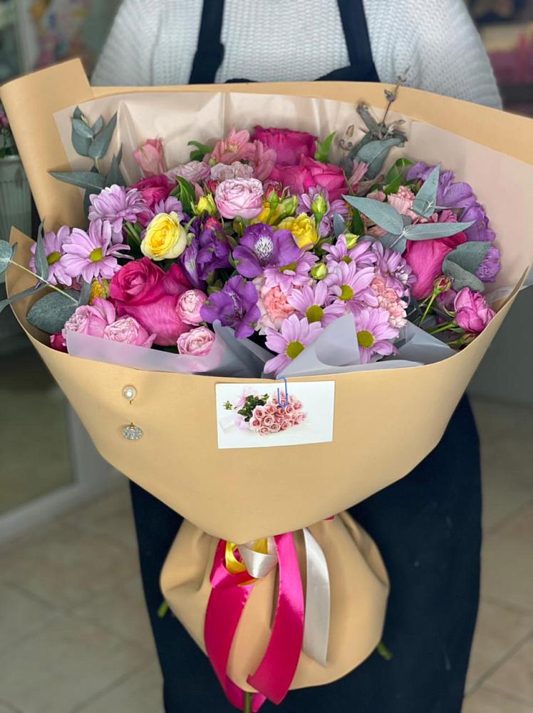 Букет цветов из: Хризантемы, Гвоздики и Альстромерии в Волжском Самарской области