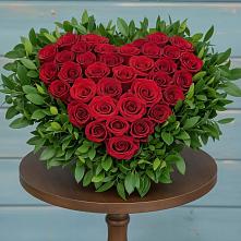 Цветочная композиция из Розы в виде сердца в Волжском Самарской области