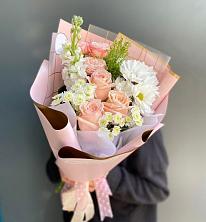 Букет цветов из:  Хризантемы и Розы в Волжском Самарской области