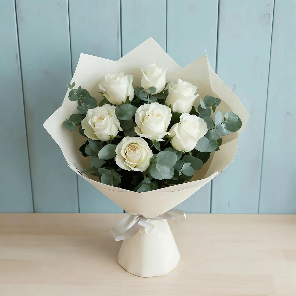 Букет Белые розы в Эвкалипте в Волжском Самарской области