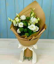 Букет цветов из:  Хризантемы и Лизиантусы в Волжском Самарской области