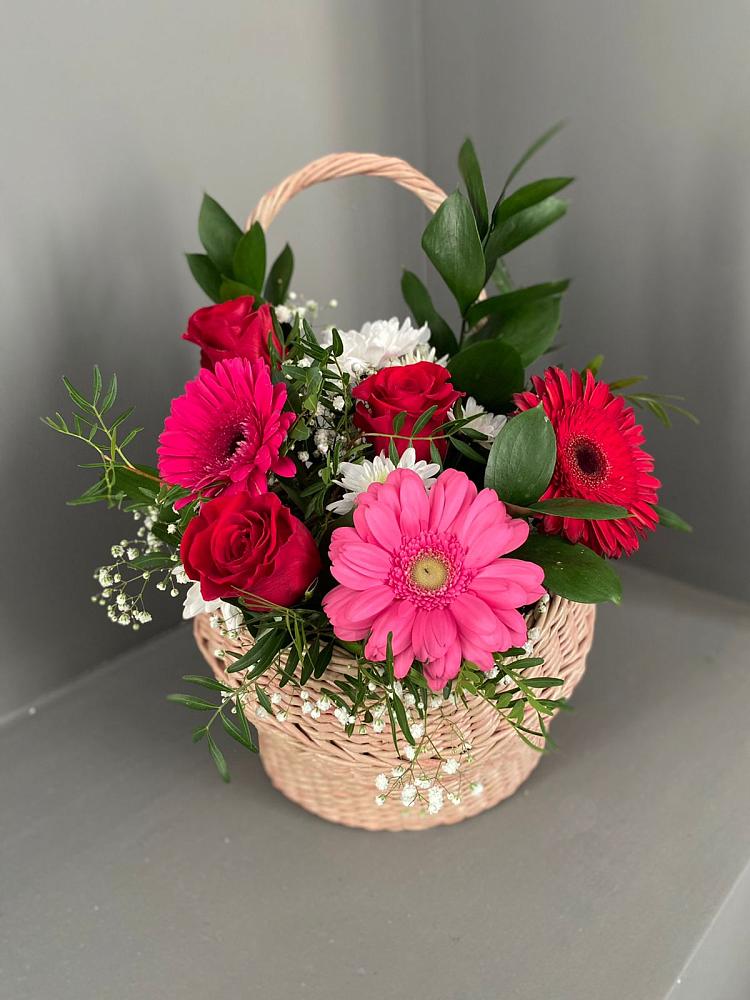 Цветочная композиция из Розы, Хризантемы и Герберы в корзине в Волжском Самарской области