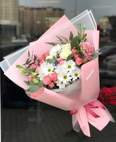 Букет цветов из: Розы, Лизиантусы и Хризантемы в Волжском Самарской области